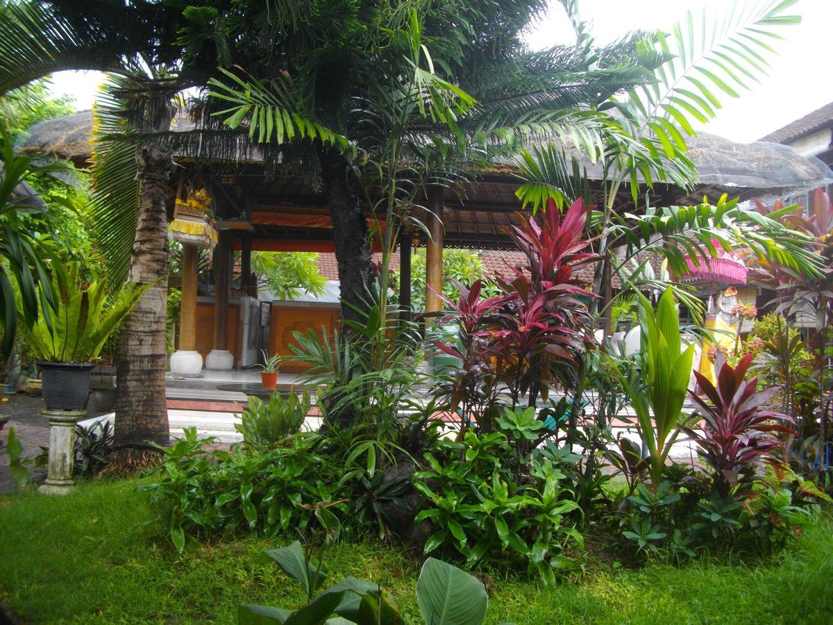 Surf Doggie Inn Kuta (Bali) Exterior photo